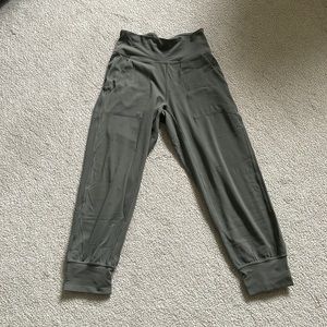 Lululemon cropped joggers
